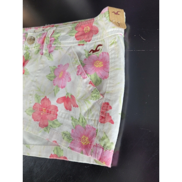 Hollister Floral Betty Shorts - Picture 5 of 7